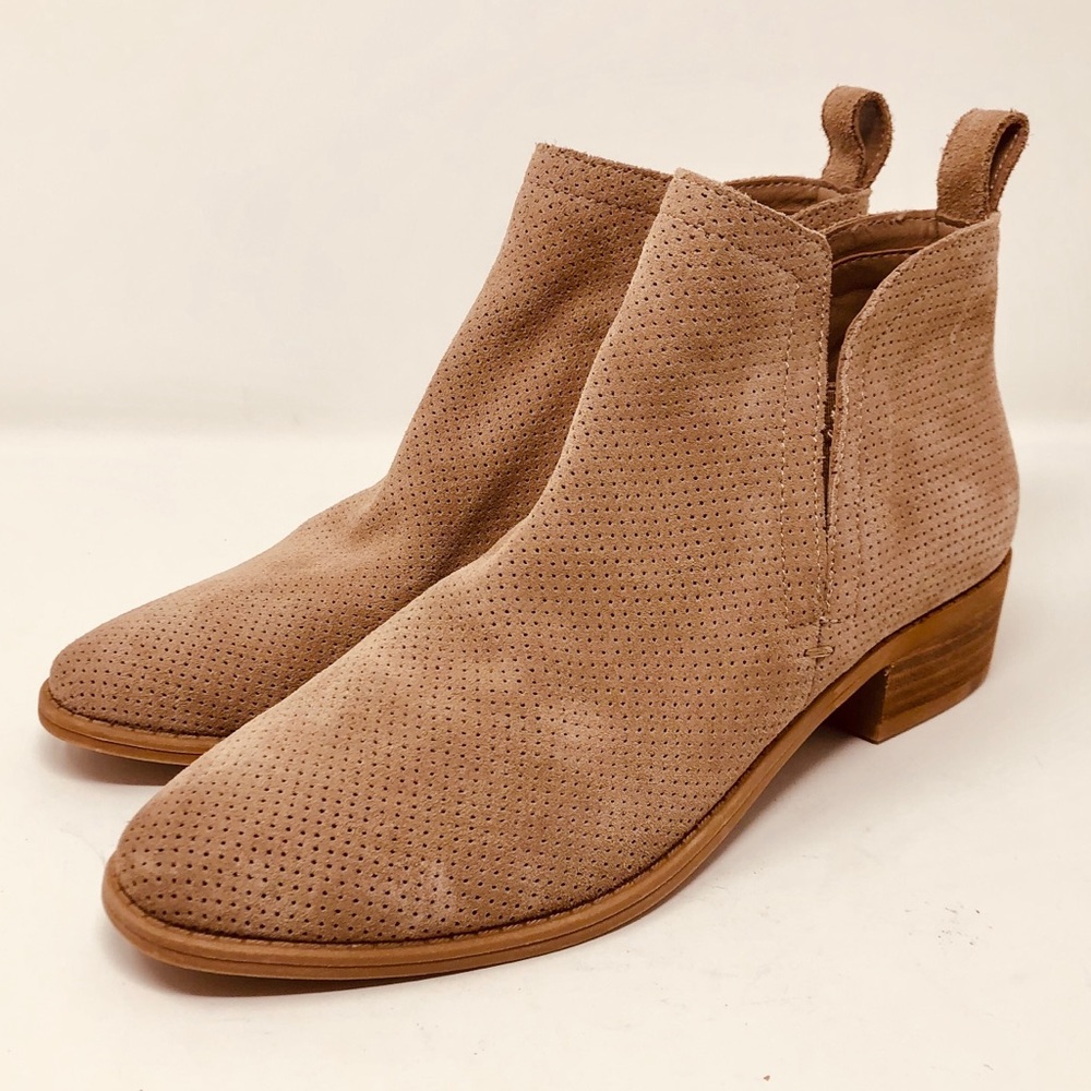 DOLCE VITA PERFORATED TIVON BOOTIES SZ8.5